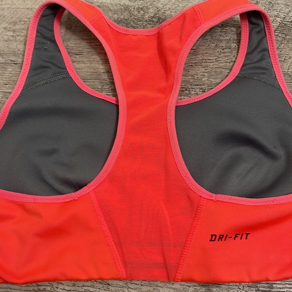 Nike sports bra size XS - Picture 4 of 6